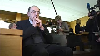 Tagadja bűnösségét a pedofilügyben megvádolt francia bíboros