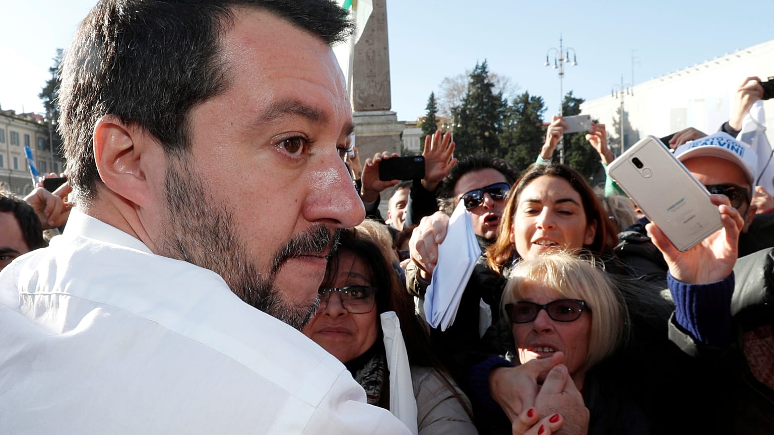 La extrema derecha de Italia y Polonia se reúnen