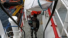 49 Flüchtlinge im Mittelmeer mischen Europa auf