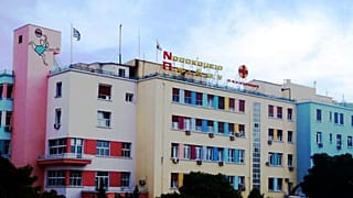 Στην εντατική του Παίδων με αναπνευστικά εγκαύματα δίδυμα πεντάχρονα