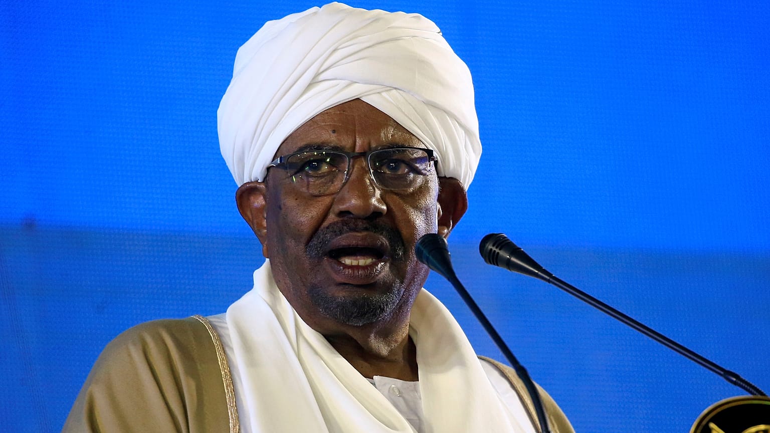 قوات الأمن السودانية تفرق مئات المتظاهرين في مدينة القضارف