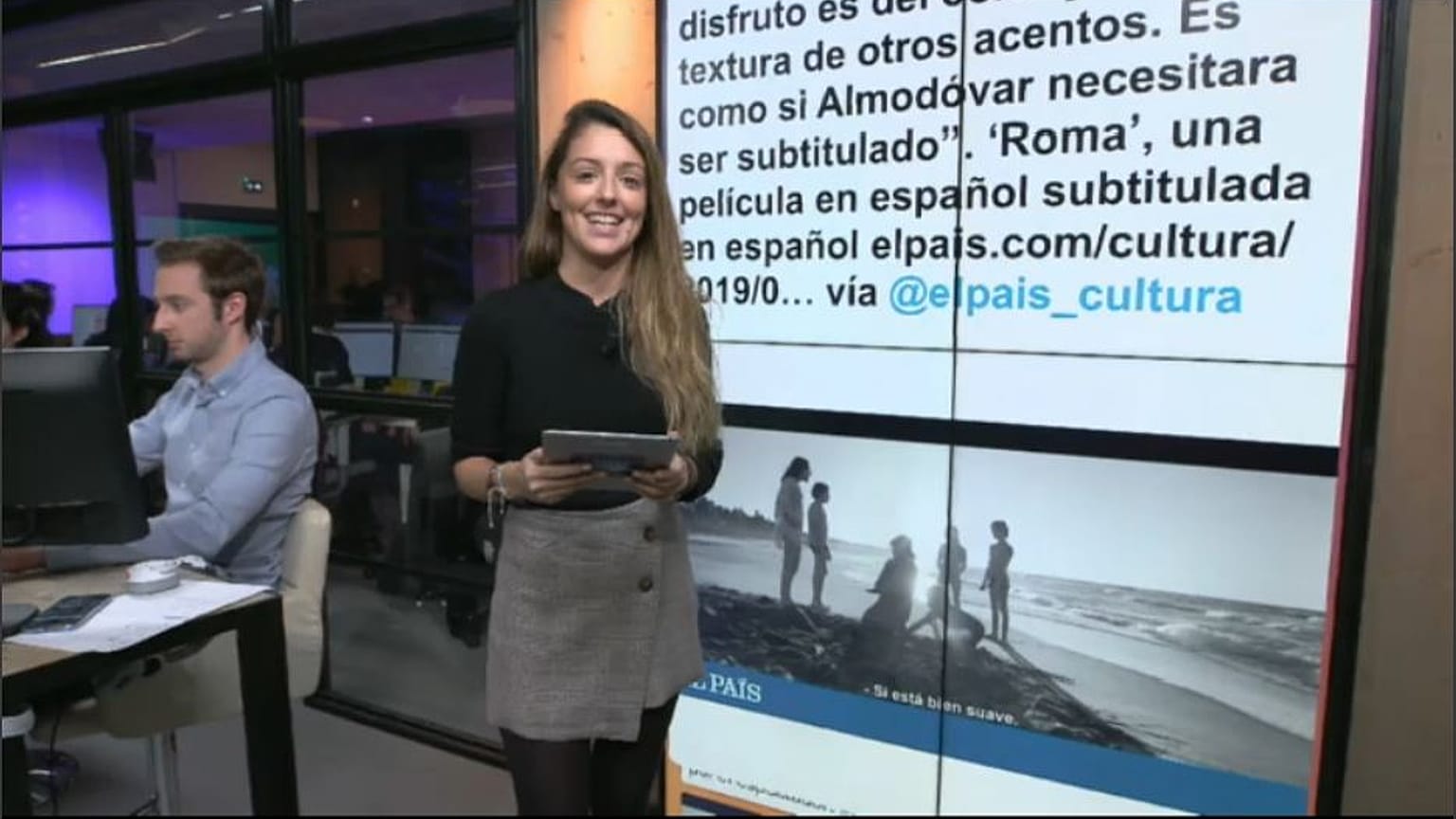Cuarón con su Globo de Oro por mejor director por "Roma"