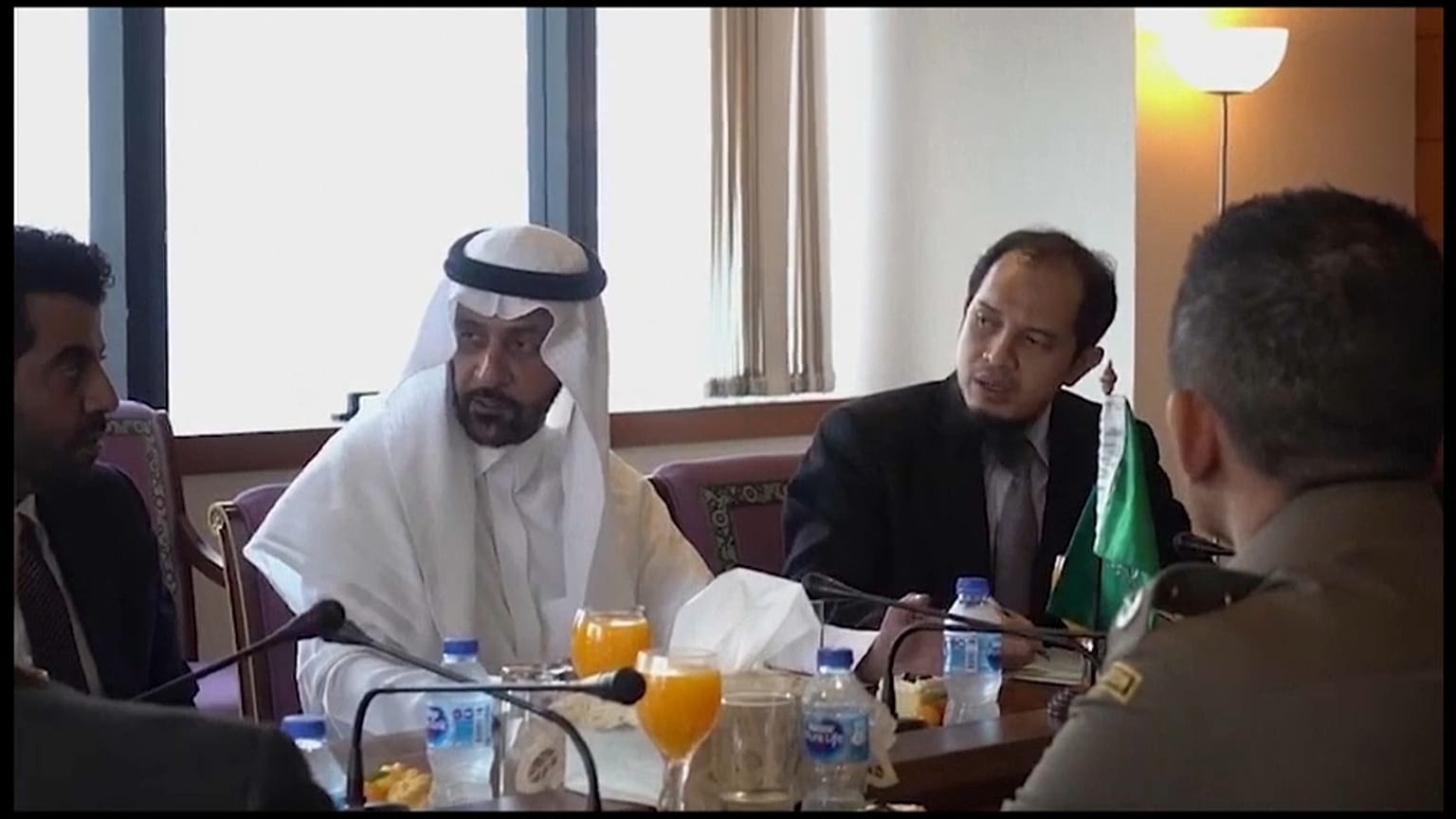 الشابة السعودية رهف القنون ترفض مقابلة والدها في بانكوك