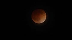 Eclissi totale: lo spettacolo della superluna rossa