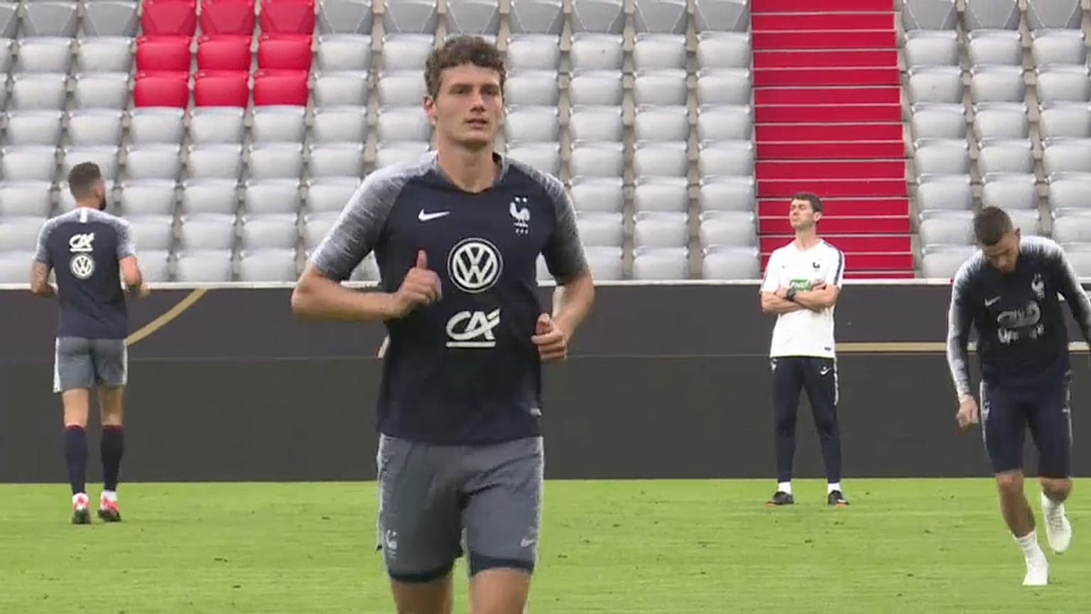 Pavard a Bayernnél folytatja