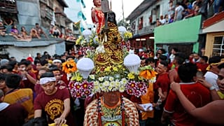 A la espera del milagro del 'Nazareno negro' en Filipinas