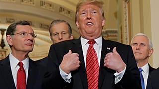 Trump visita fronteira sem solução para o "shutdown"