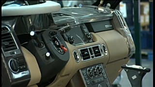 Ezreket bocsát el a Jaguar Land Rover