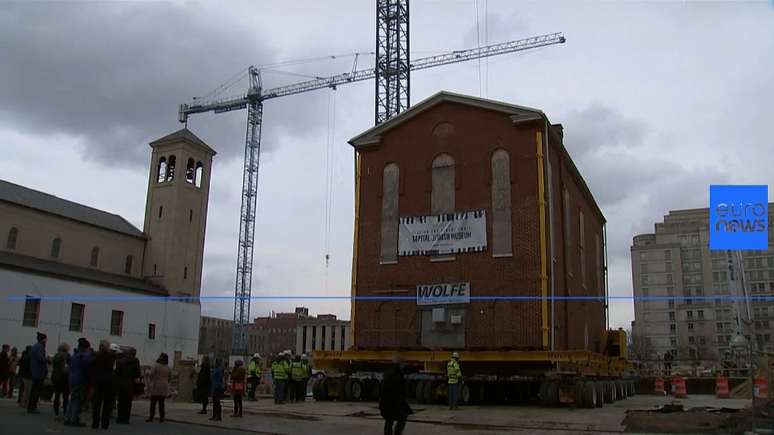 Entire Washington DC synagogue schlepped a block away