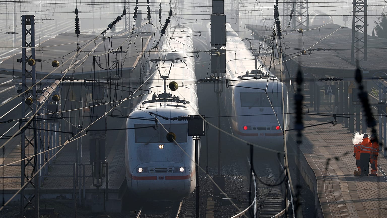 Betrunkener Lokführer verpasst Bahnhof