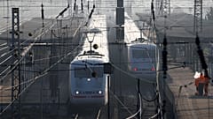 Betrunkener Lokführer verpasst Bahnhof