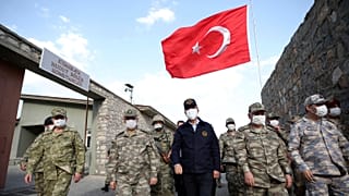 Hulusi Akar, Irak sınırında Türk birliklerini ziyareti esnasında