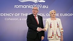 Roménia "lidera" UE mas recebe avisos sobre democracia