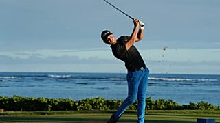 Adam Svensson brilla en la primera jornada del Sony Open