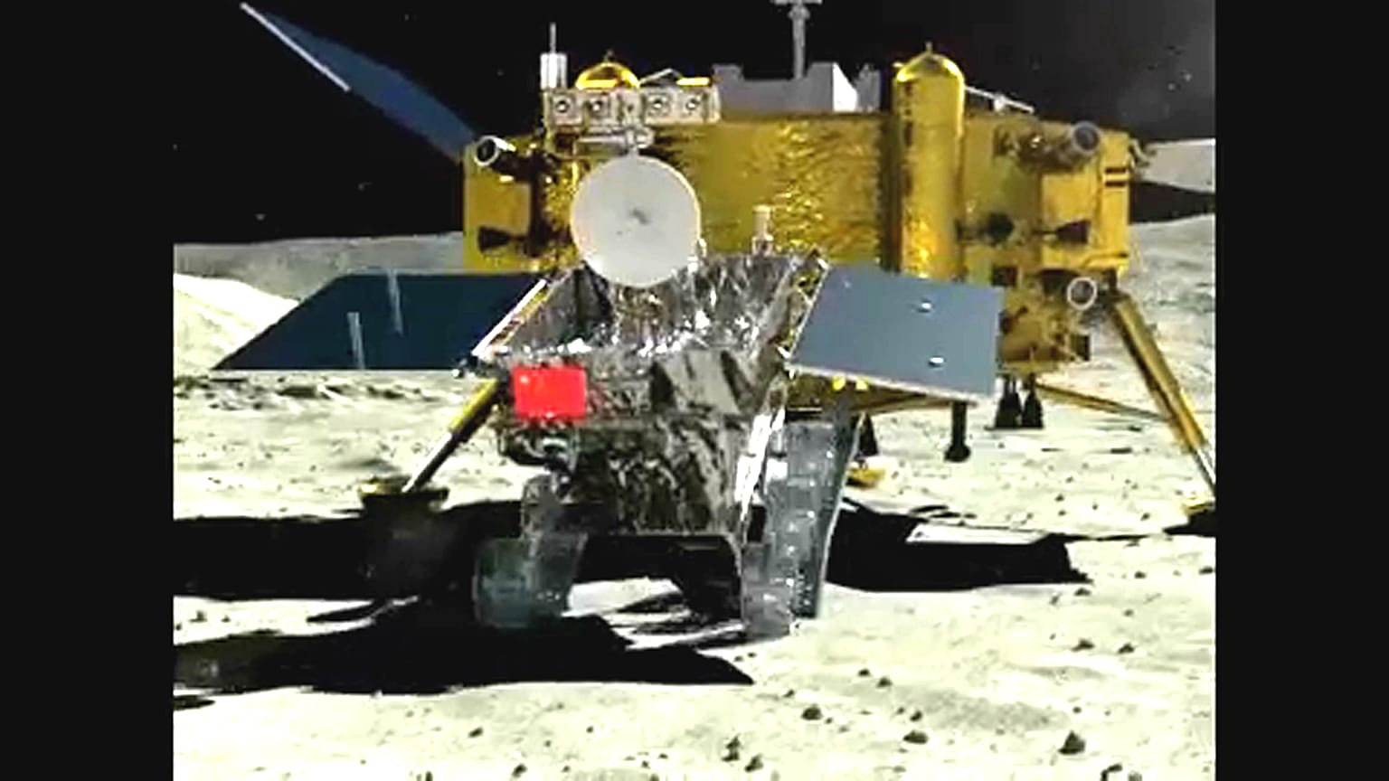 La Cina svela il "lato nascosto della Luna"