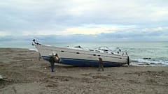 Veliero con 51 curdi in secca davanti a Melissa, in Calabria