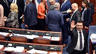 برلمان مقدونيا يصادق على تعديل دستوري يقضي بتغيير اسم البلاد إلى جمهورية شمال مقدونيا