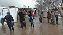 تخریب زاغه‌های پناهجویان در لبنان بر اثر طوفان نورما