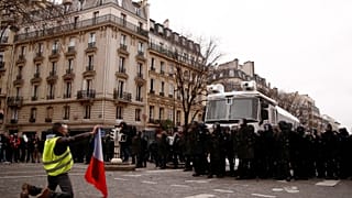 Acte 9 : 84 000 gilets jaunes en France et quelques heurts à Paris