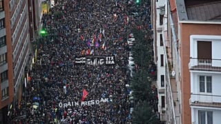 Miles de personas reclaman en Bilbao el retorno a casa de los presos etarras