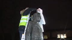 Nem tűrik a pedofíliával vádolt pap szobrát