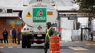 Un soldado en un almacén de PEMEX, Guadalajara, México, 11/01/2019