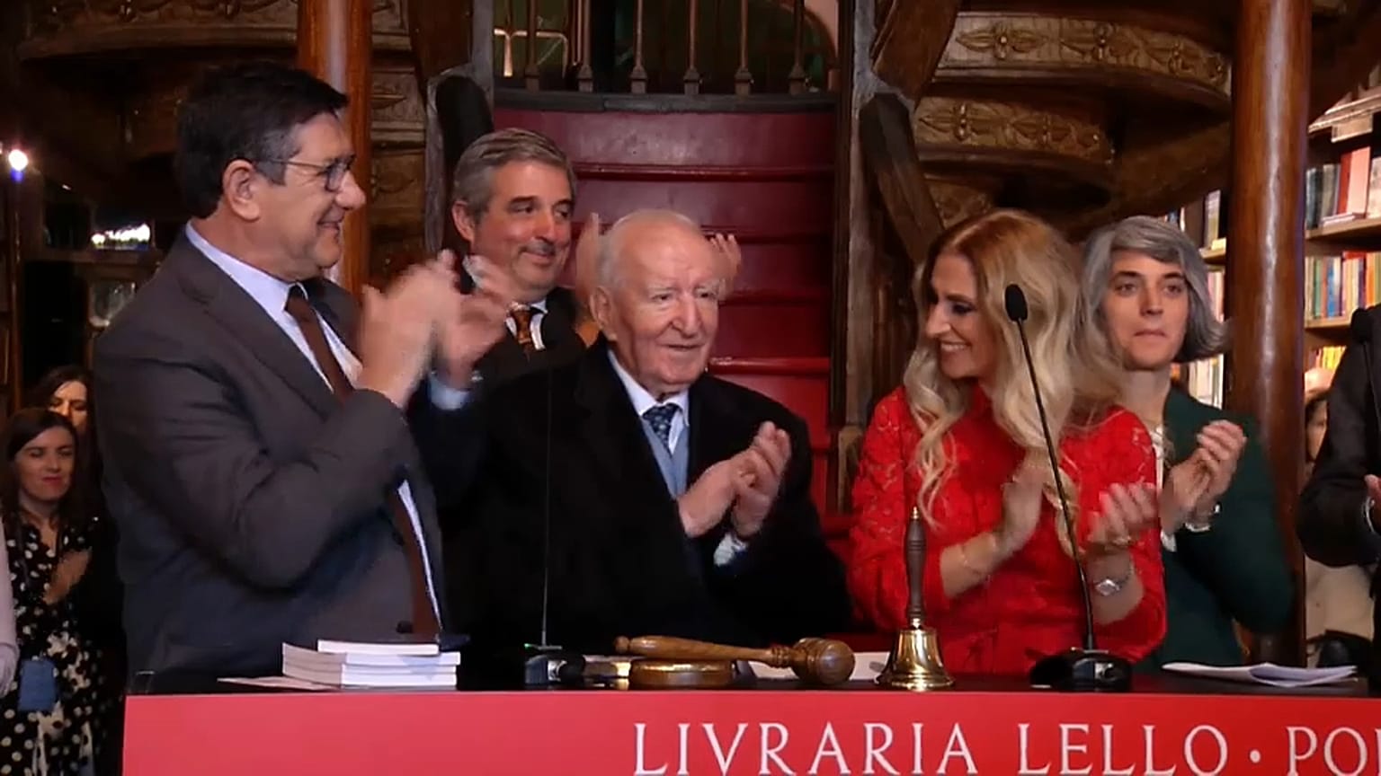 Livraria Lello faz anos e oferece milhares de euros por edições raras