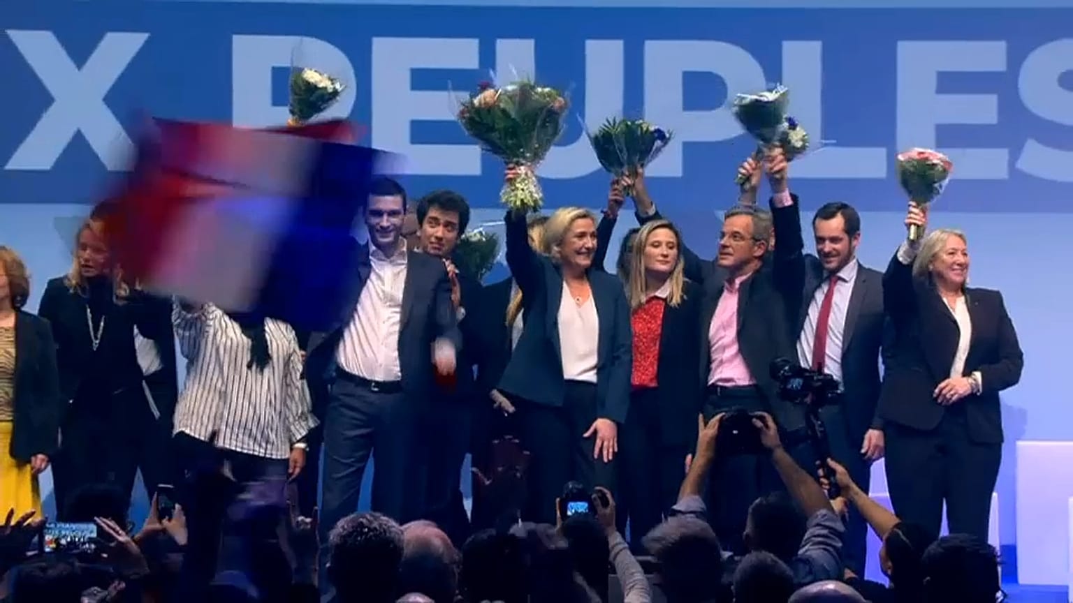 Francia, Marine Le Pen apre la campagna della destra per le europee