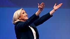 Le Pen lança campanha para Europeias com charme aos coletes amarelos