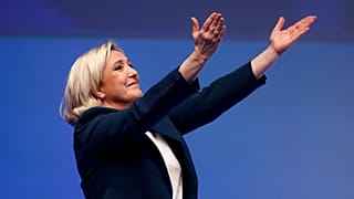 Λεπέν: Ευρω - κάλπες με αιχμή του δόρατος τα κίτρινα γιλέκα