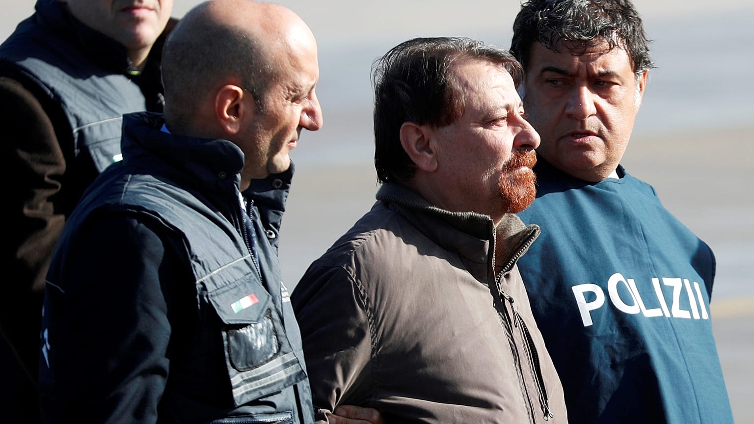 Cesare Battisti aterriza en Italia tras décadas huido