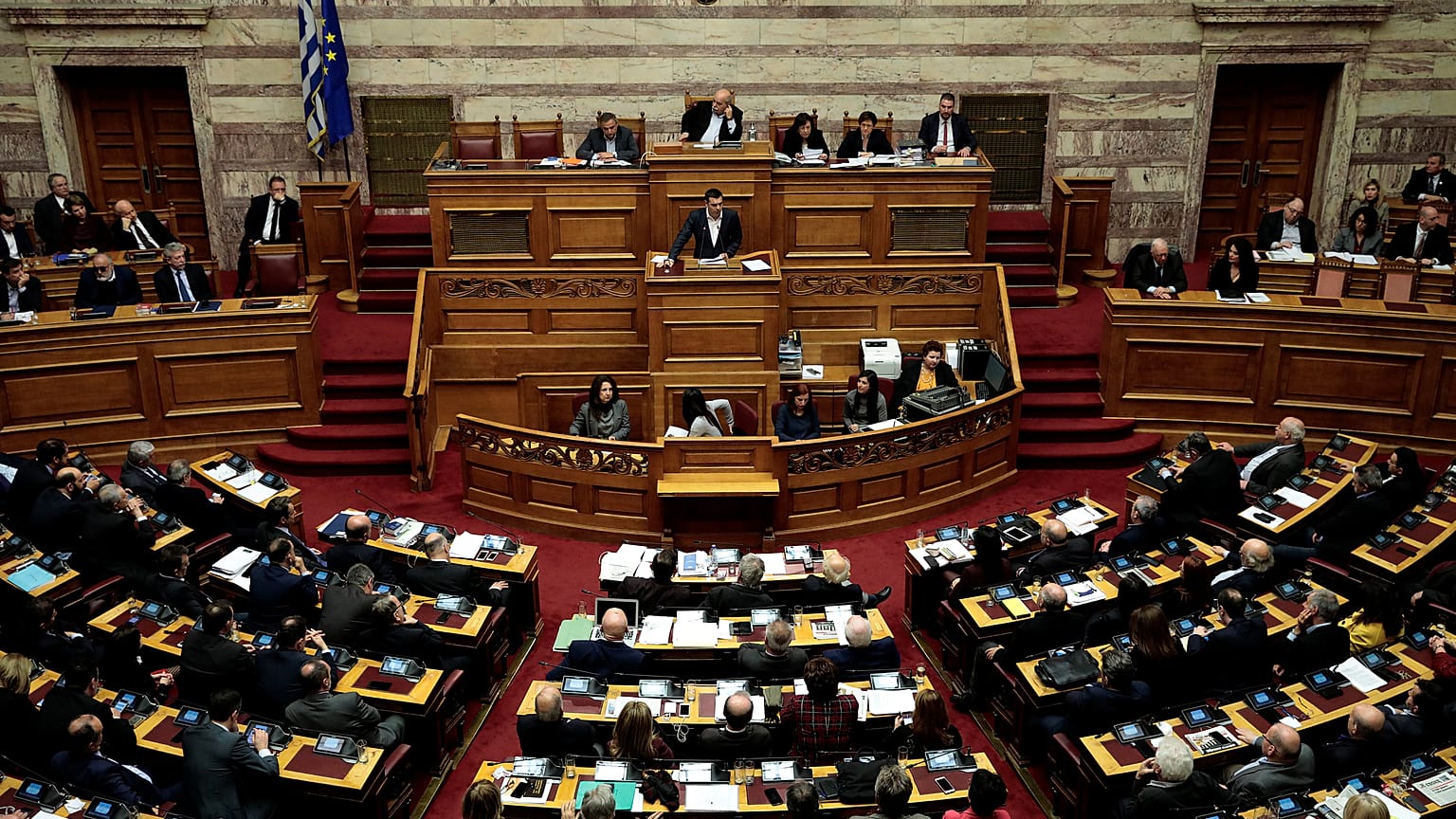 Αντίστροφη μέτρηση για την ψήφο εμπιστοσύνης στη Βουλή