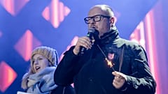 Pawel Adamowicz momentos antes de ser apunhalado mortalmente