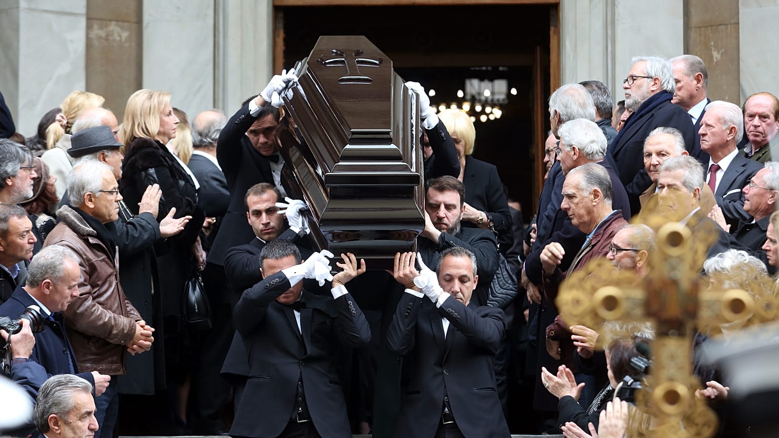 Το «τελευταίο αντίο» στον Δημήτρη Σιούφα