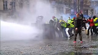 A sárgamellényes tüntetések ára