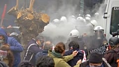  Афины: учителей разогнали слезоточивым газом
