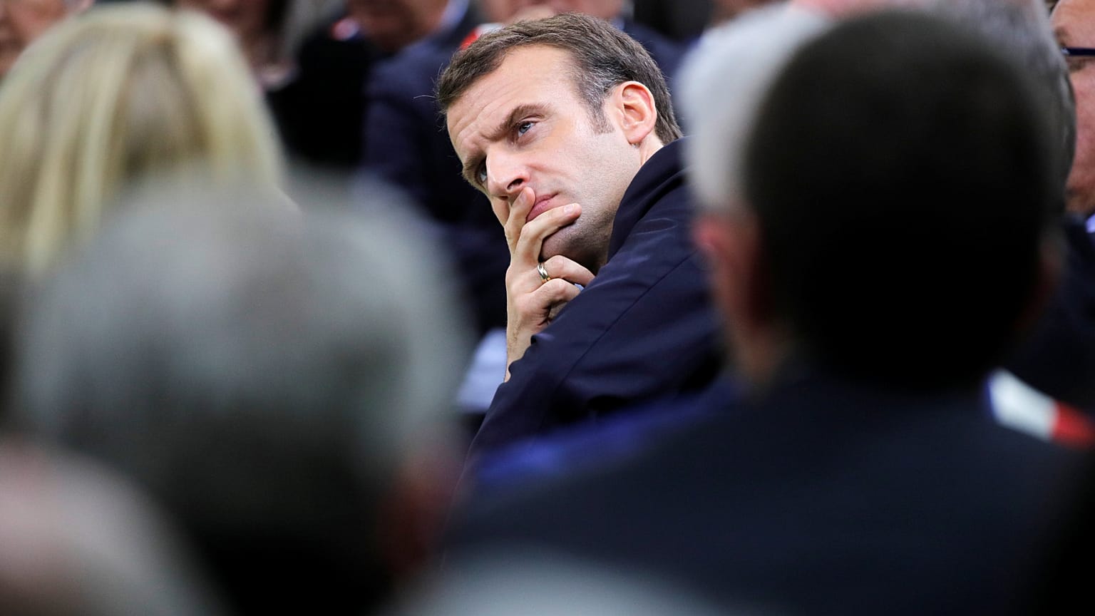 Hayat pahalılığına isyan eden Sarı Yelekliler'e Macron'dan göçmen sayısını kısıtlama önerisi