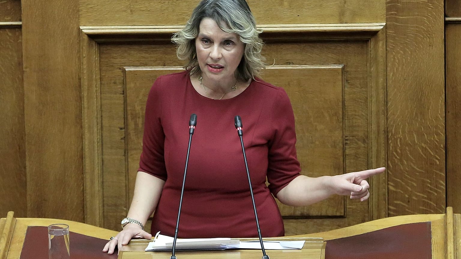 Φωτογραφίες με λιωμένα κεφάλια γυναικών εστάλησαν στην Κ. Παπακώστα