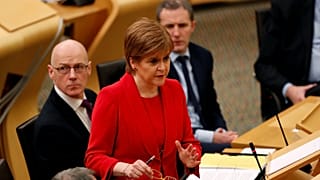 Sturgeon pide a May que paralice la salida de la UE y un nuevo referendum