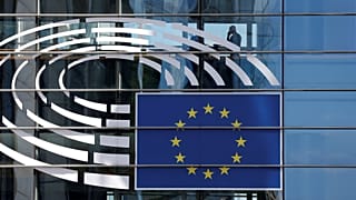 Lobby e politica, il Parlamento UE vota per maggiore trasparenza. L'Italia è ancora lontana