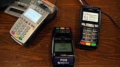 Η λίστα με τις επιχειρήσεις που πρέπει να δέχονται υποχρεωτικά πληρωμές με κάρτες