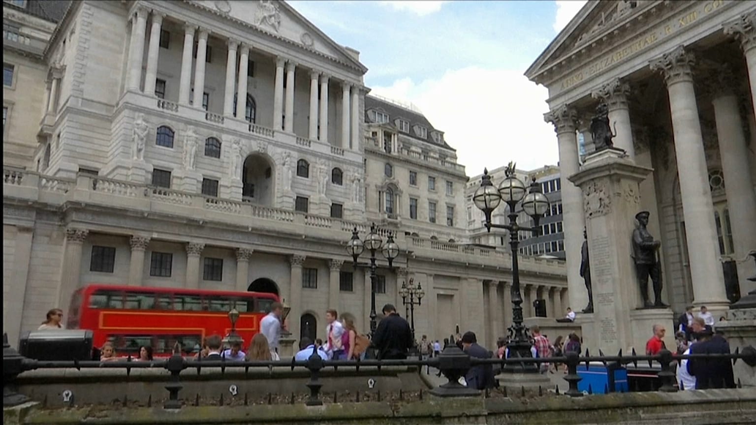 La libra esterlina aguanta en los mercados tras el 'no' al acuerdo del Brexit