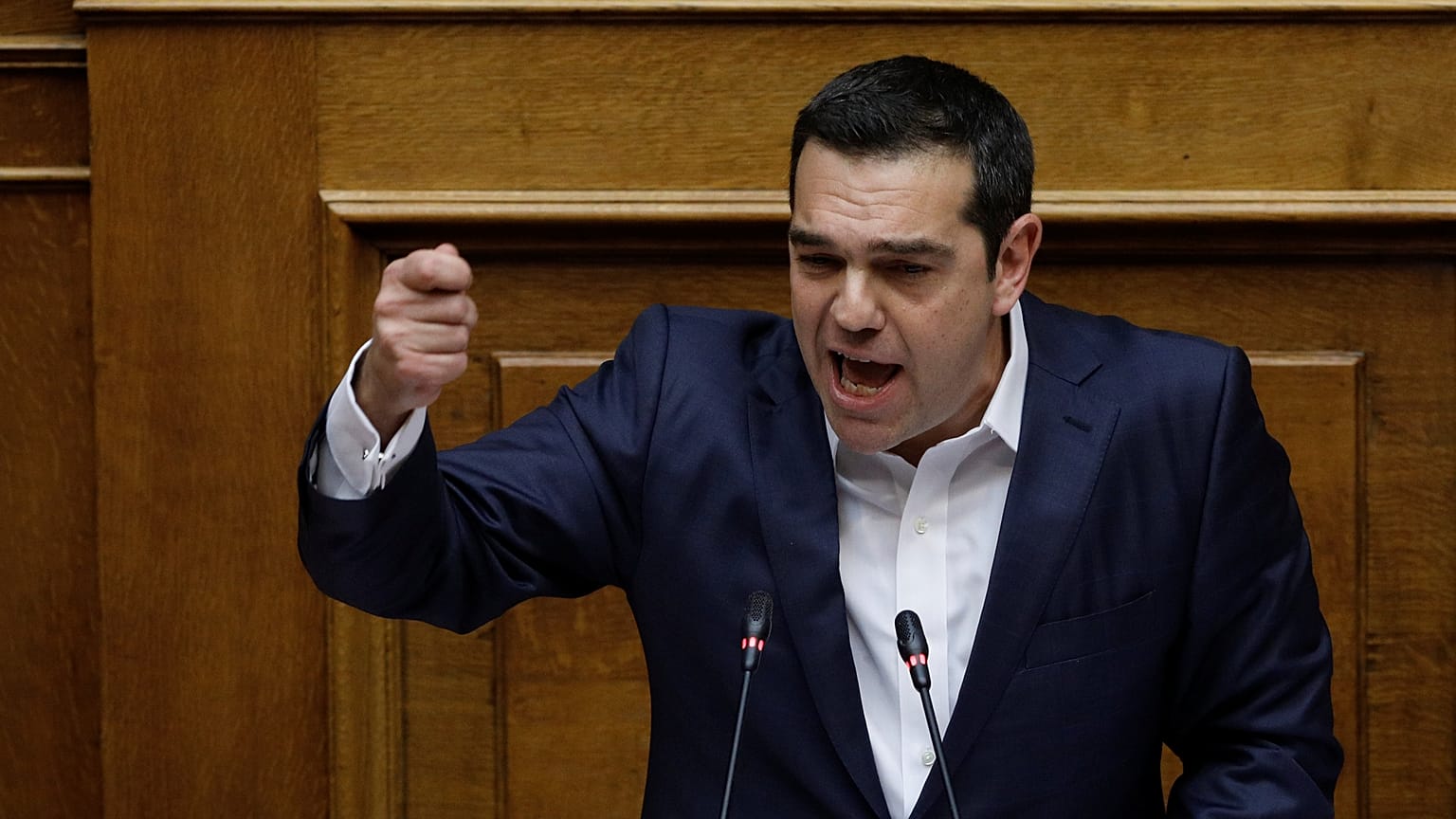 Tsipras supera la moción de confianza