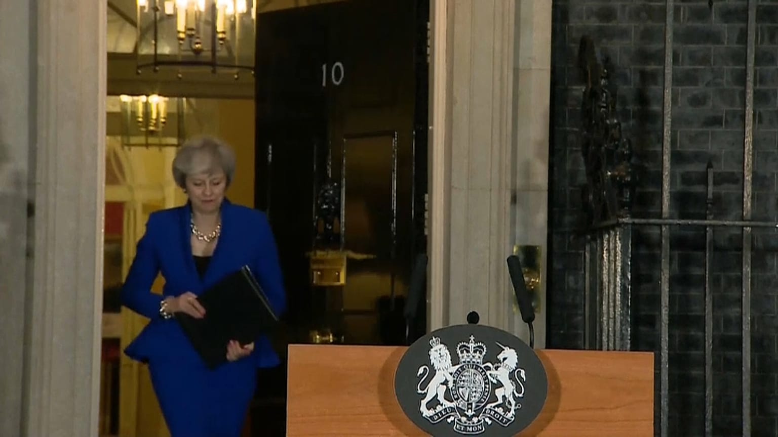 Brexit, Theresa May fa appello ai parlamentari
