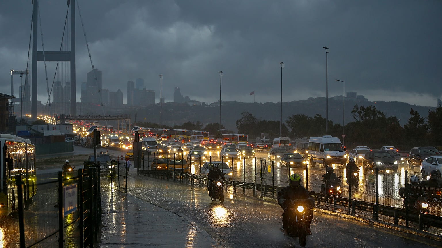 İstanbul trafikte en fazla zaman kaybedilen şehirler arasında