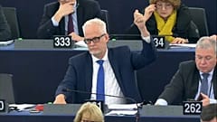 Rule of law: EU Parliament wants violators to be stripped off funds