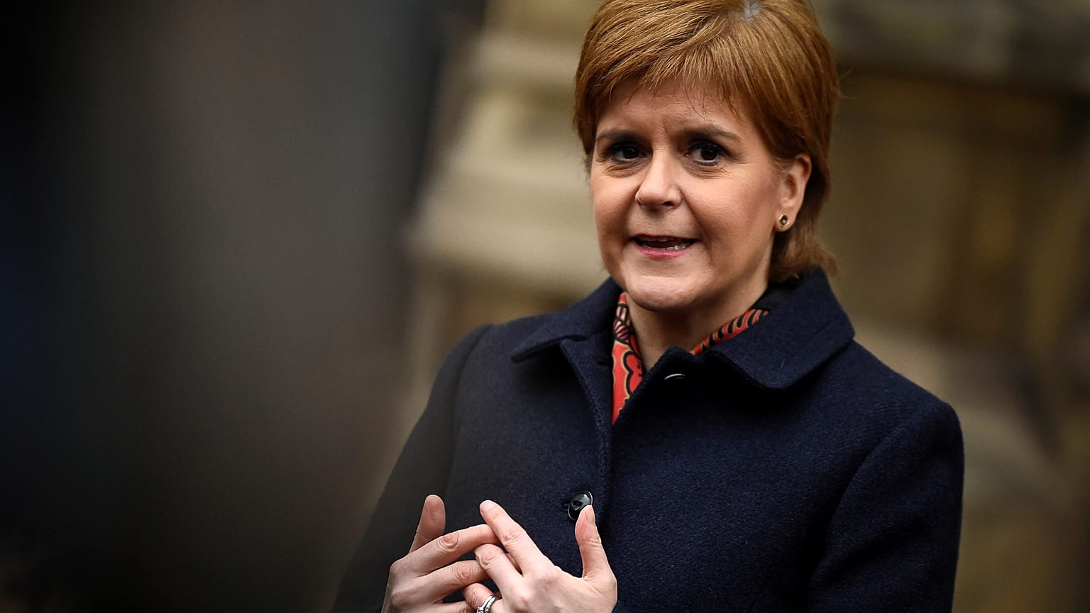 Sturgeon dice que May no mueve sus "líneas rojas"