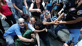 İnsan Hakları İzleme Örgütü: Türkiye'de OHAL bitti ama Erdoğan'ın baskı yönetimi devam ediyor