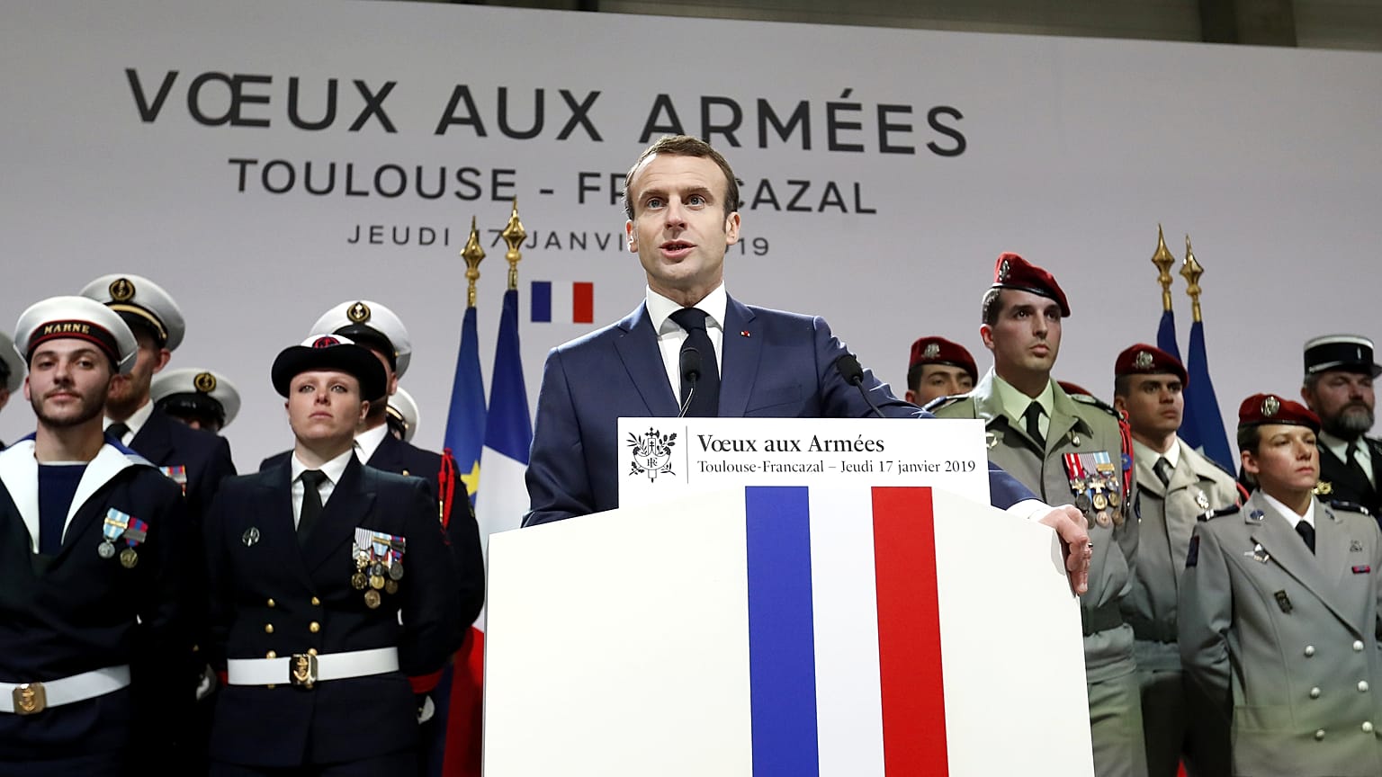Macron: ABD çekilse de Suriye'de savaşmaya devam edeceğiz