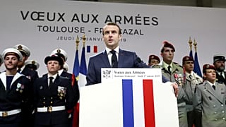 Macron: ABD çekilse de Suriye'de savaşmaya devam edeceğiz